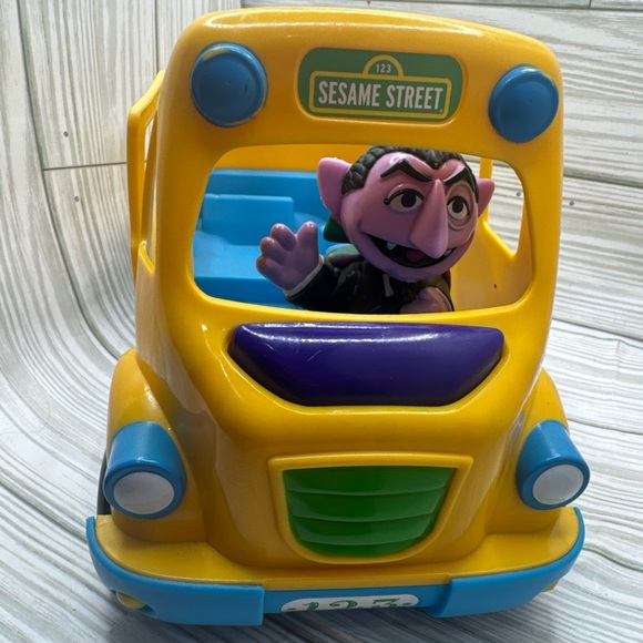 Sesame Street Count Von Count Toy Bus - Picture 1 of 8
